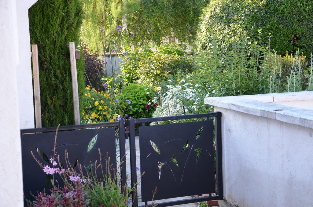 Jardin De Marceau Bed & Breakfast Blasimon ภายนอก รูปภาพ