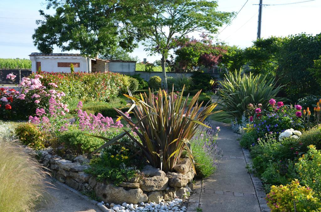 Jardin De Marceau Bed & Breakfast Blasimon ภายนอก รูปภาพ